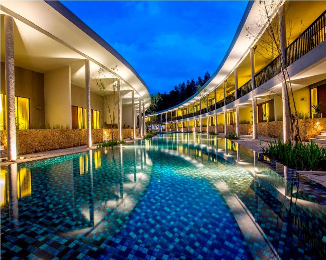 Hotel Neo+ Green Savana Sentul City Bogor Eksteriør bilde