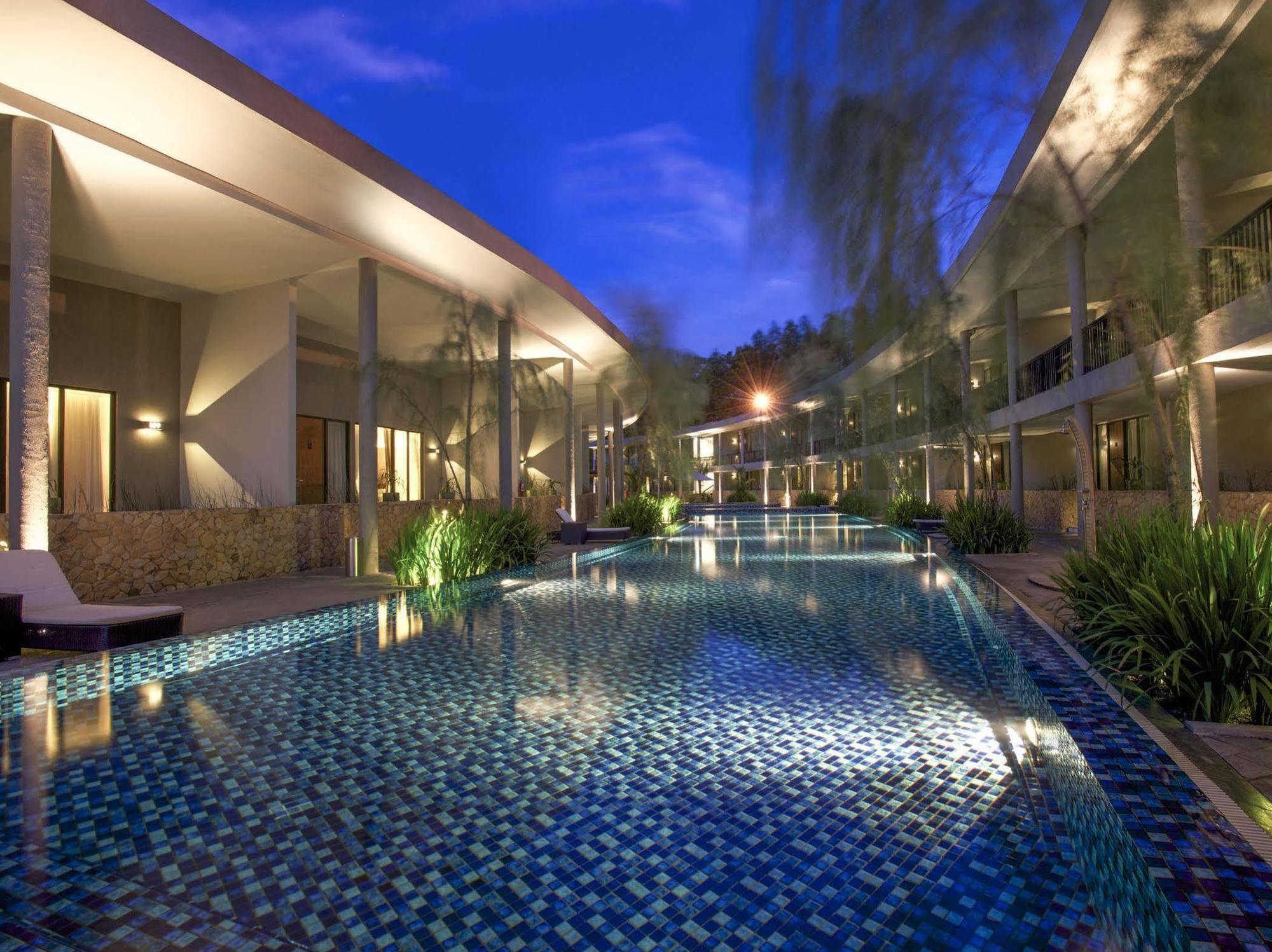 Hotel Neo+ Green Savana Sentul City Bogor Eksteriør bilde