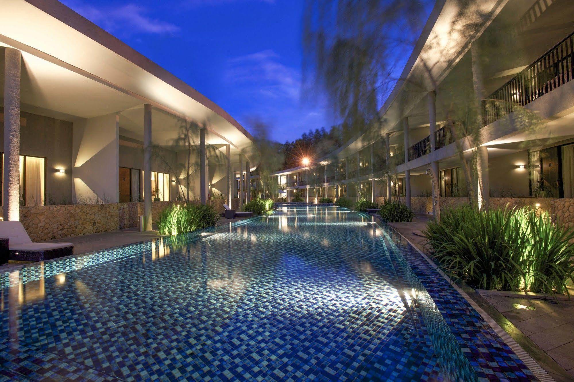 Hotel Neo+ Green Savana Sentul City Bogor Eksteriør bilde