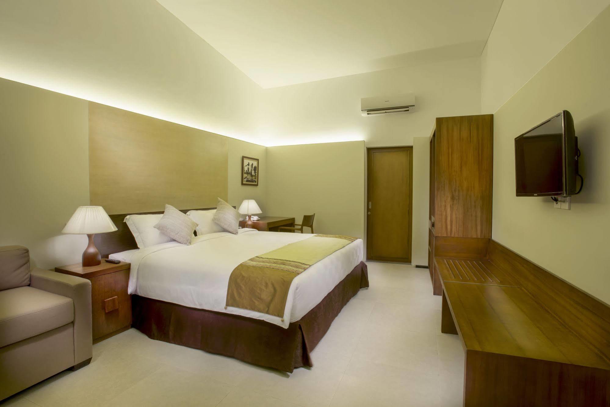 Hotel Neo+ Green Savana Sentul City Bogor Eksteriør bilde